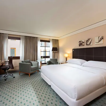 Hilton An Der Frauenkirche 4*