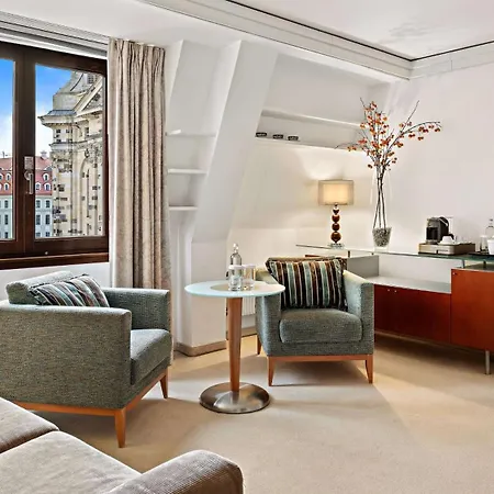Hilton An Der Frauenkirche 4*