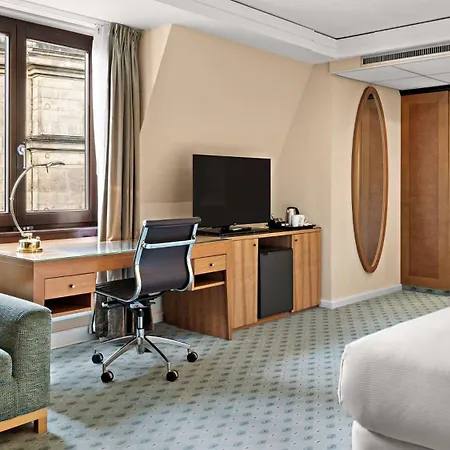 Hilton An Der Frauenkirche 4*