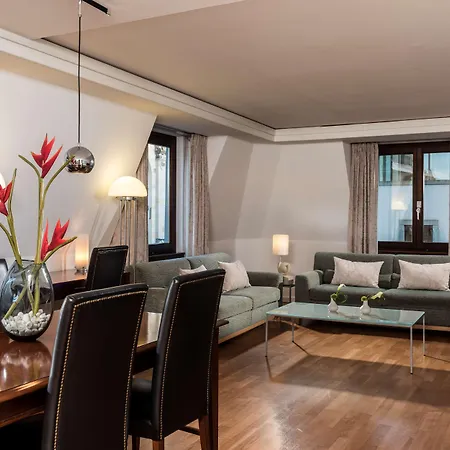 Отель Hilton An Der Frauenkirche 4*