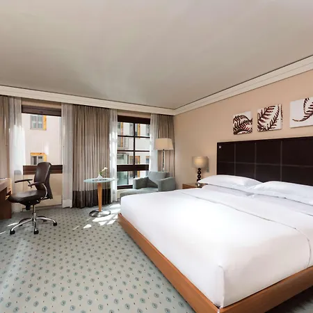 Отель Hilton An Der Frauenkirche Дрезден