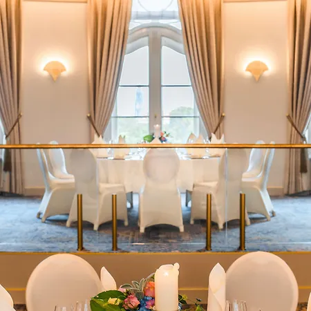 Hotel Hilton An Der Frauenkirche 4*