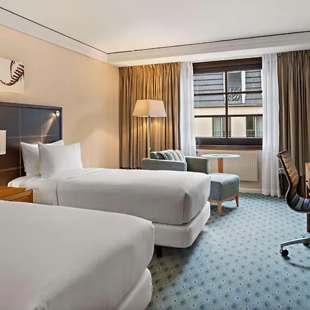 Hilton An Der Frauenkirche 4*