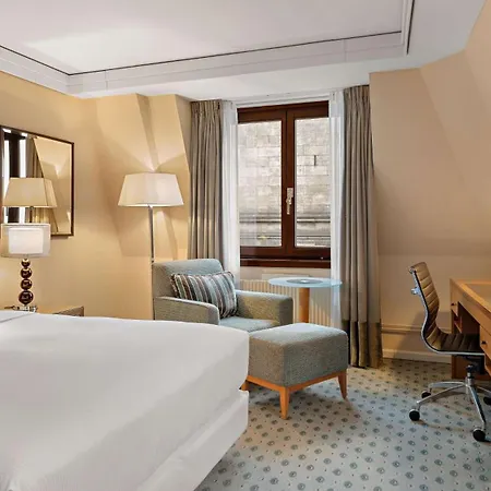 Hilton An Der Frauenkirche 4*