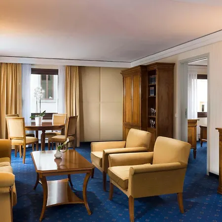 Hilton An Der Frauenkirche מלון