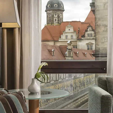Hilton An Der Frauenkirche Otel 4*