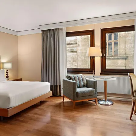 מלון Hilton An Der Frauenkirche 4*