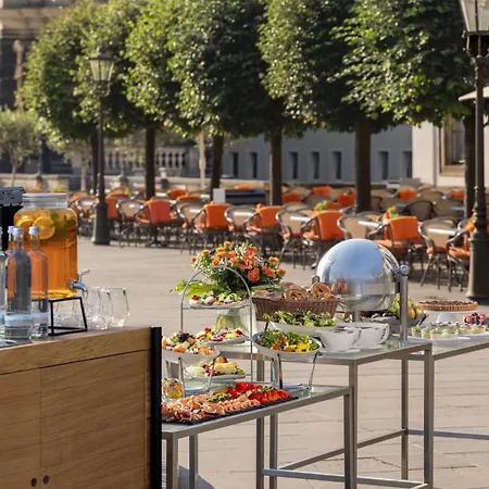Hotel Hilton An Der Frauenkirche 4*