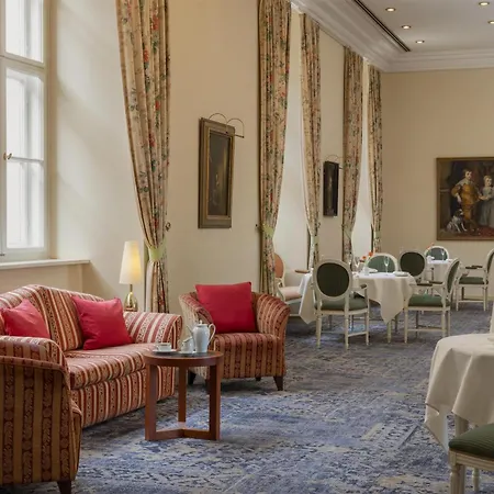 Hotel Hilton An Der Frauenkirche 4*