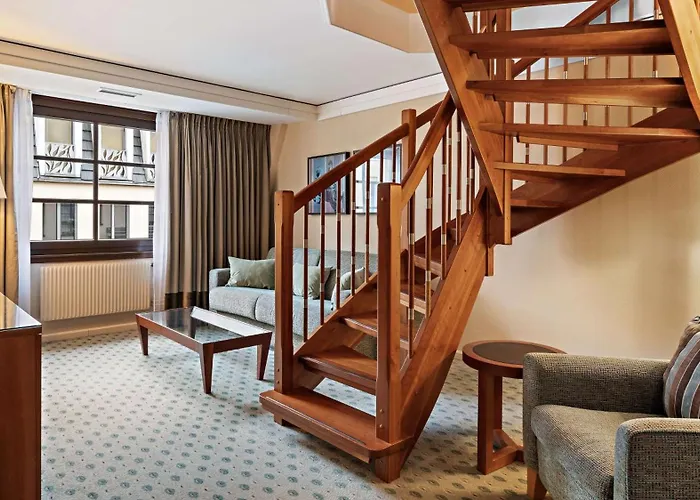 Hotel Hilton An Der Frauenkirche 4*