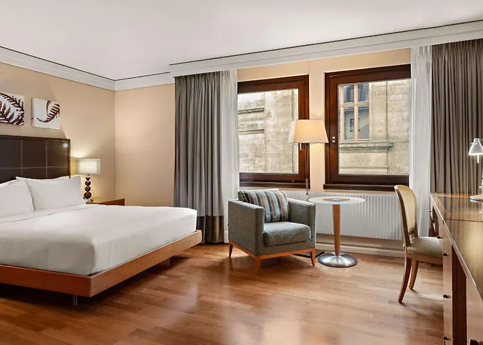 Hotel Hilton An Der Frauenkirche 4*