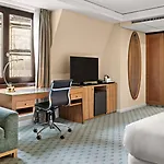 Hilton An Der Frauenkirche 4*