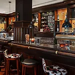 Hilton An Der Frauenkirche מלון 4*