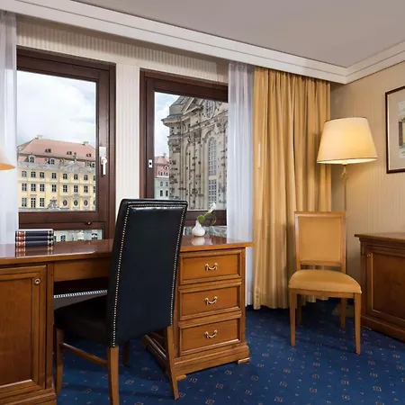 Hilton An Der Frauenkirche מלון